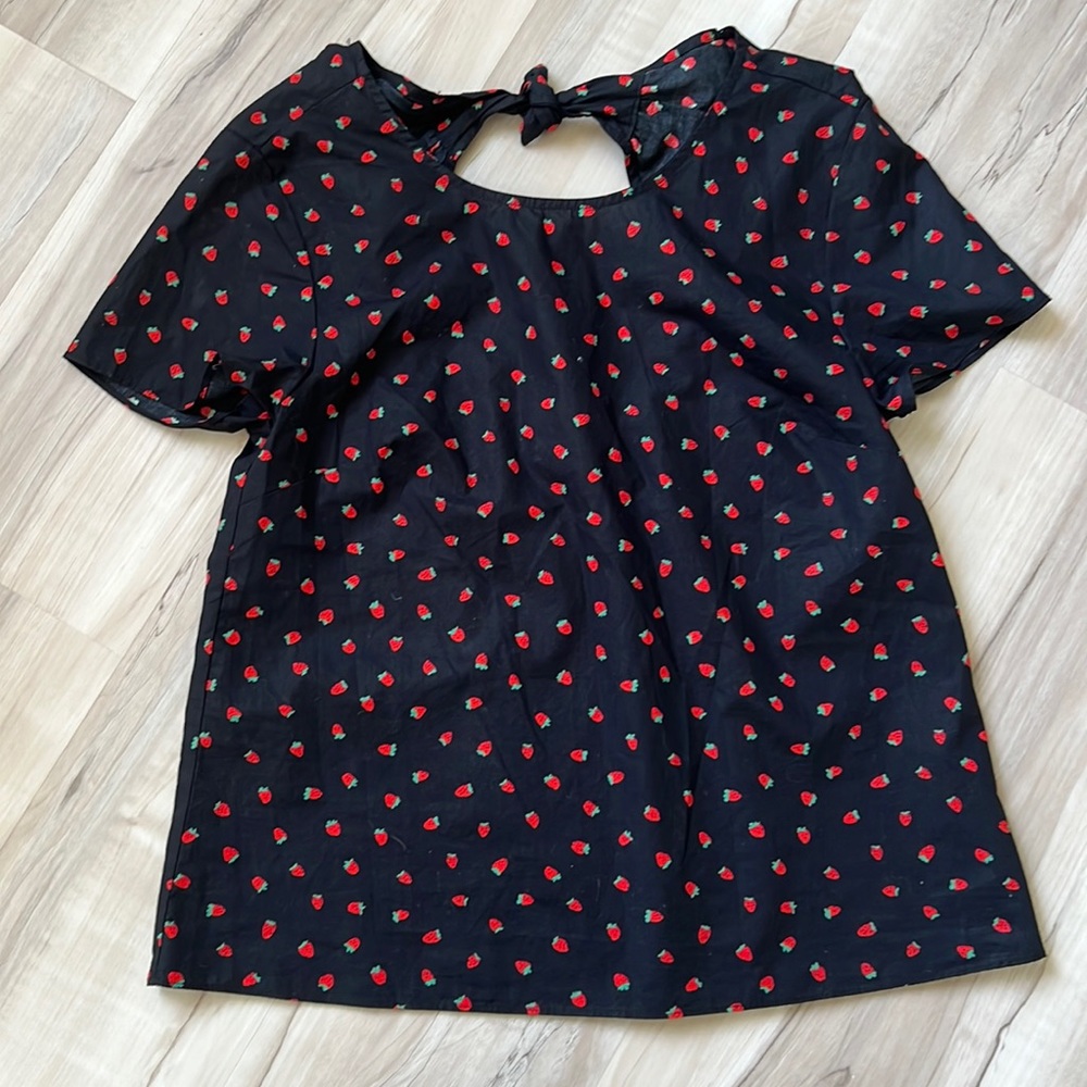 XS Madewell- Tie back strawberry shirt